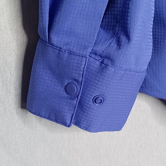 Columbia Women's Vibrant Blue Button Down Shirt - Picture 6 of 13